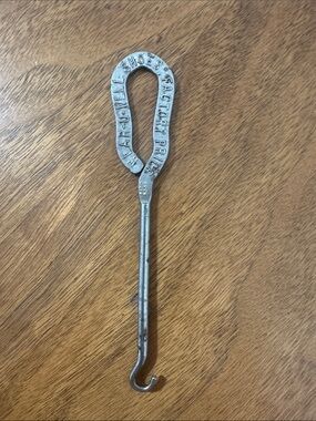 Vintage “Wear-U-Well” button hook